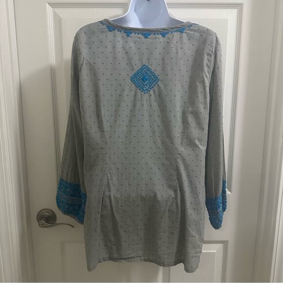 RUNGOLEE Gray Textured with Blue Embroidered Accent Blouse Top Women’s Small - Picture 4 of 10
